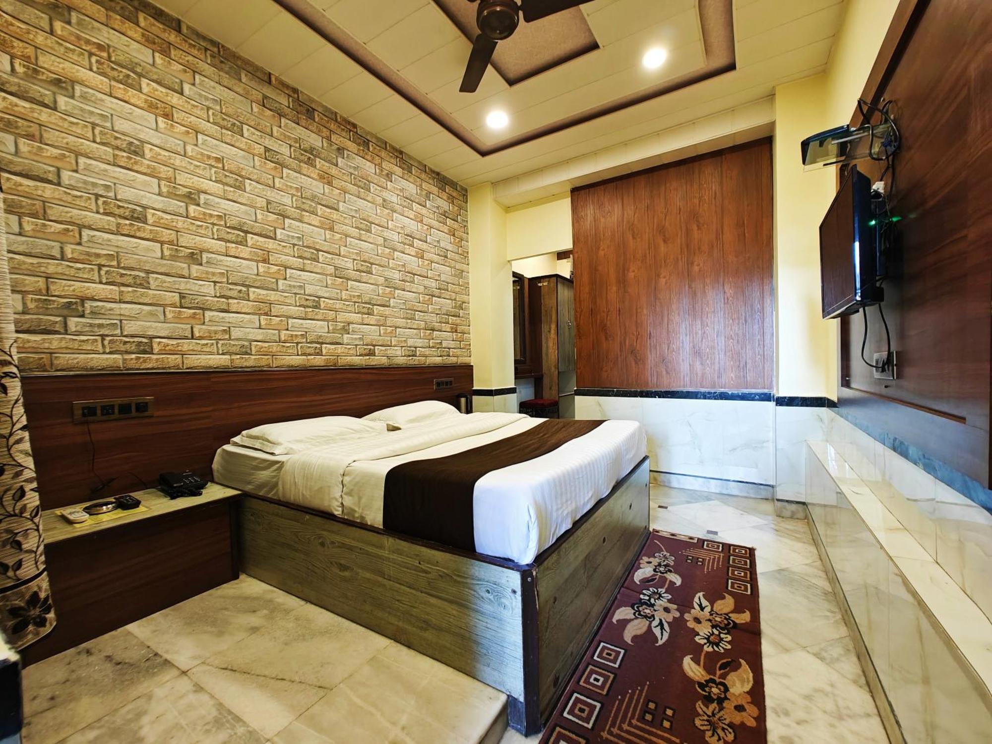 Hotel Saraswati Mount Abu Εξωτερικό φωτογραφία